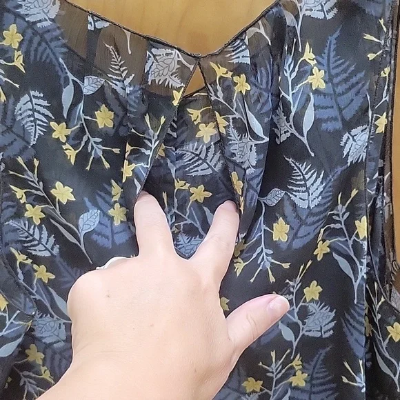 Cabi Floral V Neck Chiffon Sheer Layered size S - Picture 8 of 10